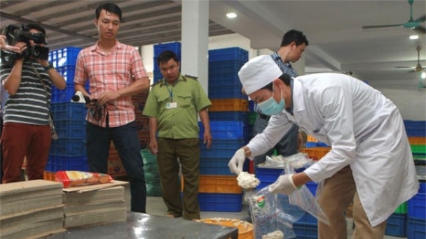 Nghệ An: Phát hiện cơ sở làm bánh trung thu bẩn